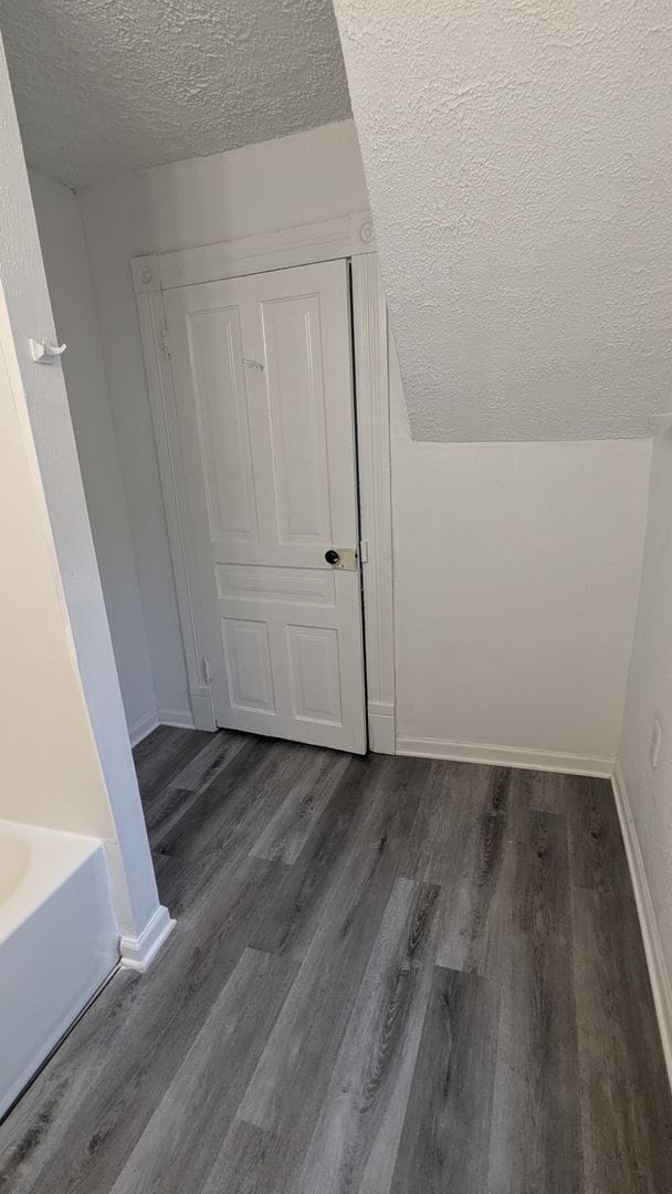 Building Photo - Charming 3-bedroom, 1.5-bathroom house loc...
