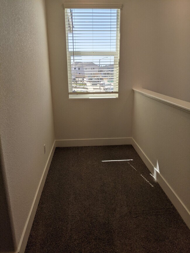 Building Photo - 2473 Pineda Dr