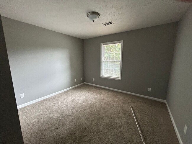 Building Photo - 2920 Lone Oak Rd