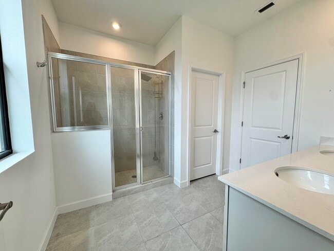 Building Photo - 14122 SW Thorens Dr