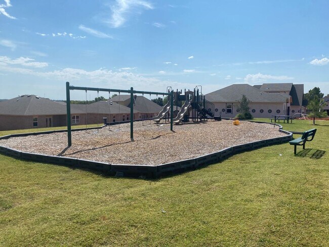 Building Photo - 3 Bedroom 2 Bathroom 2 Car Garage Home in Oakdale School District