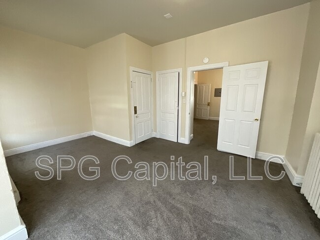 Building Photo - 150 S Pine St