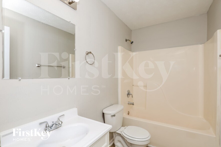 Building Photo - 3961 Bonn Dr