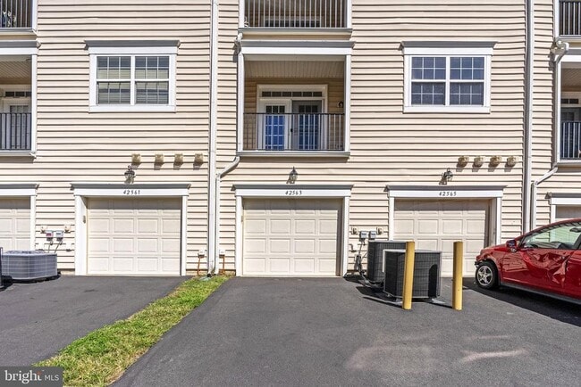Building Photo - 42563 Highgate Terrace