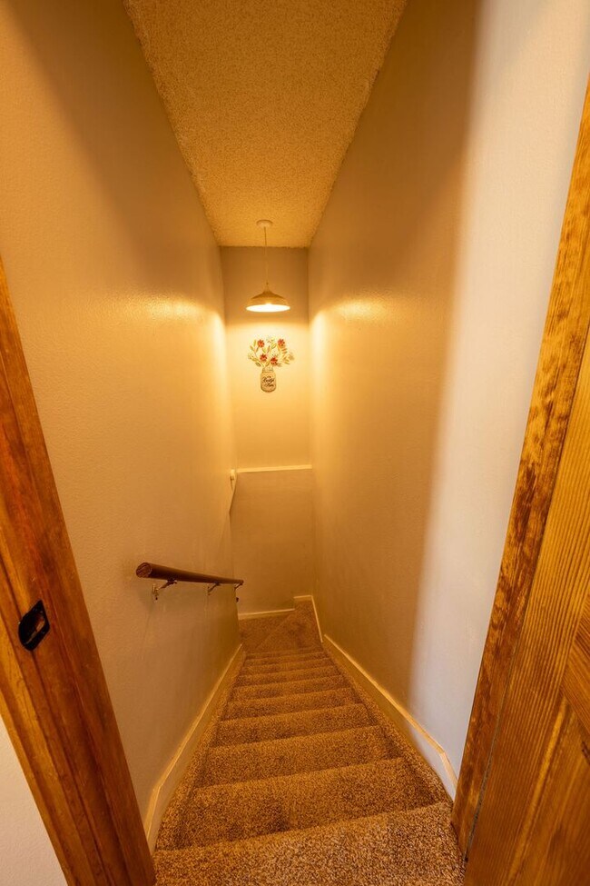 Building Photo - ***MOVE IN SPECIAL*** $500 OFF 1st MONTH'S...