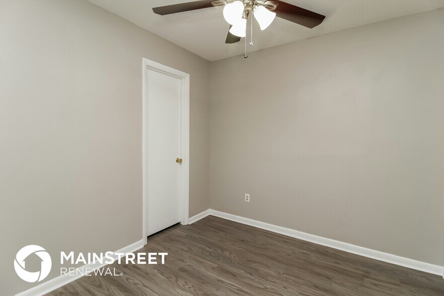 Building Photo - 5133 Oak Hill Dr