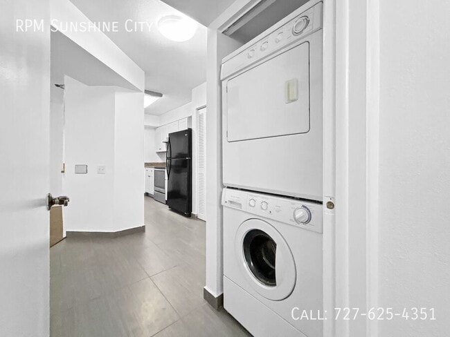 Building Photo - 2333 Feather Sound Dr