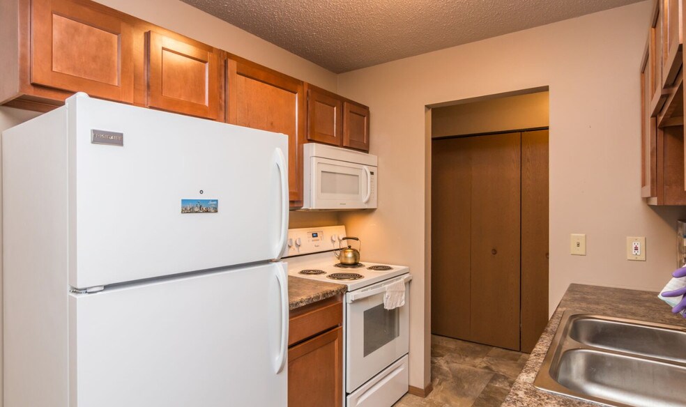 Parkview Apartments 500 S Kiwanis Ave Sioux Falls SD 57104