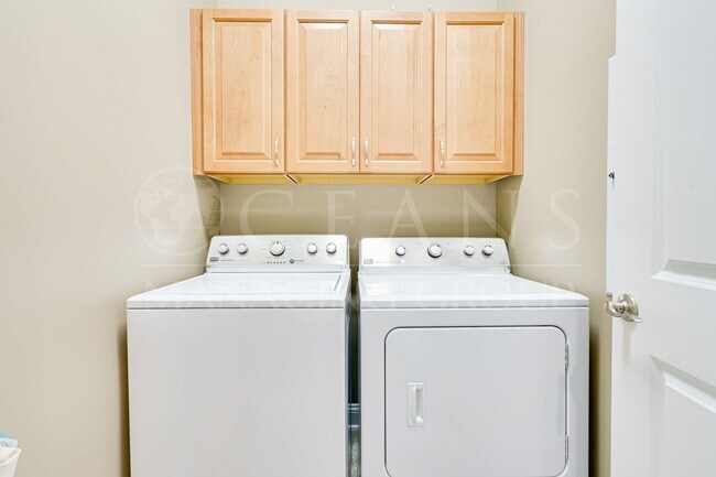 Building Photo - Welcome to Coastal Living at its Finest!