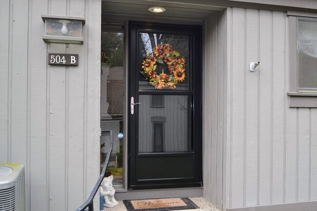 Primary Photo - 504 Heritage Vlg