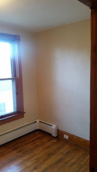 Bed 2 - 122 West Arch Street