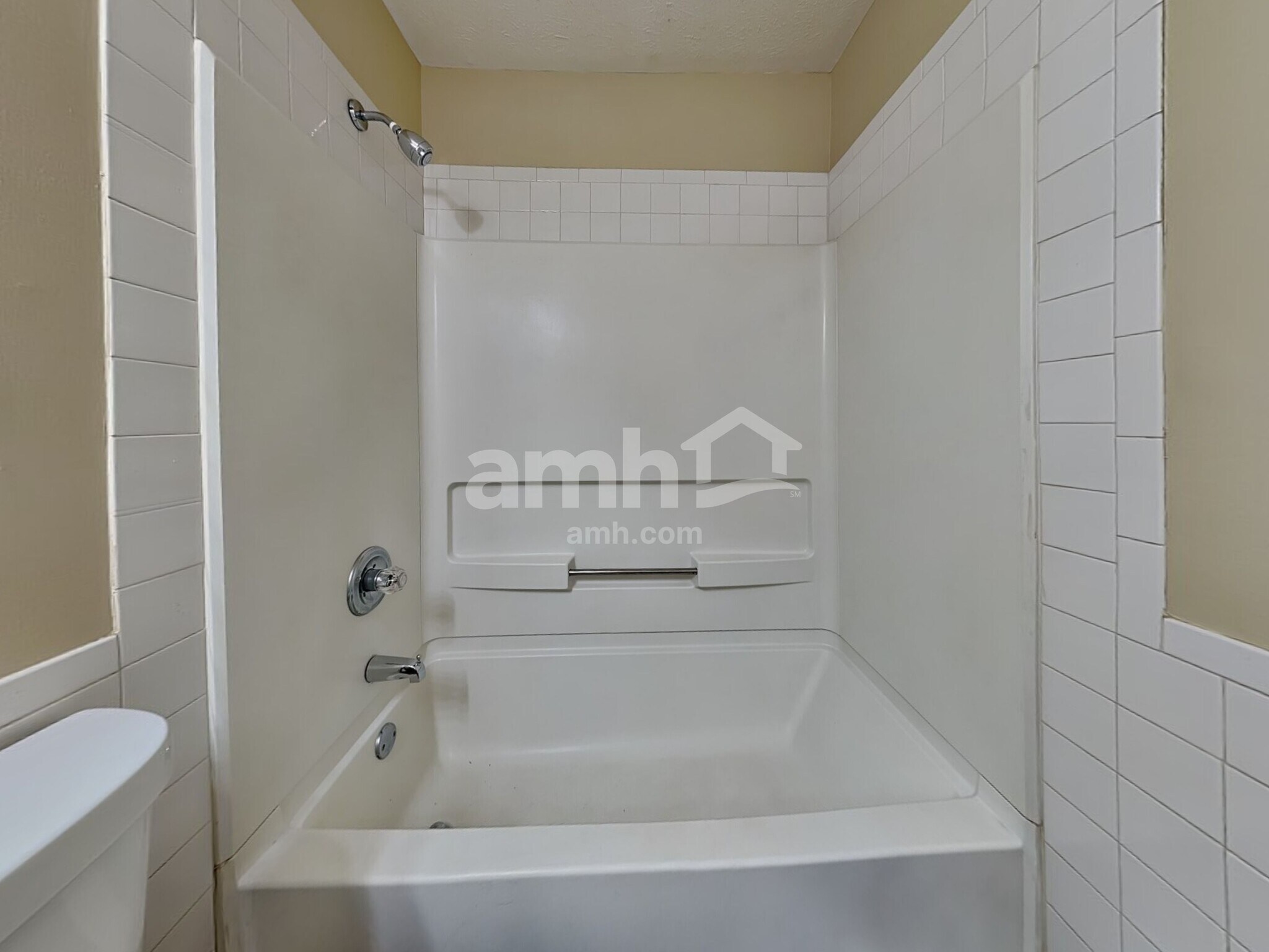 Building Photo - 3915 Little Creek Dr