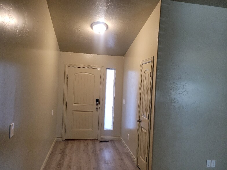 Building Photo - 6951 Otter Creek Dr