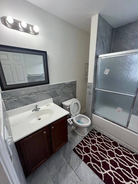 Building Photo - 93 Longfellow St