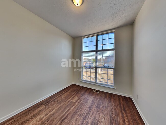 Building Photo - 105 Koleberg Trl