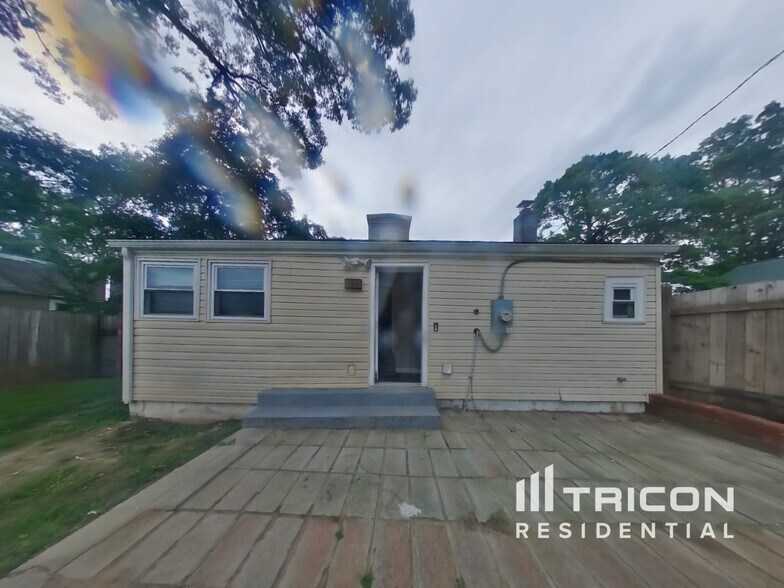 Building Photo - 3300 Maygreen Ave