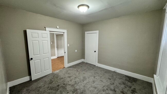 Building Photo - 919 N Willett St