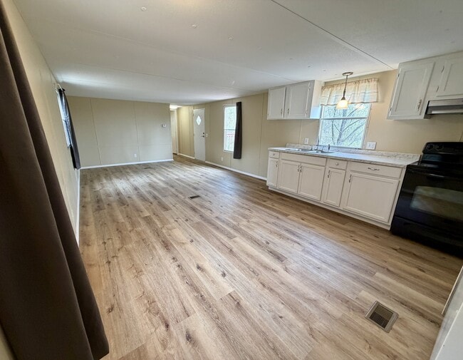 Building Photo - 41 Windy Hill Rd