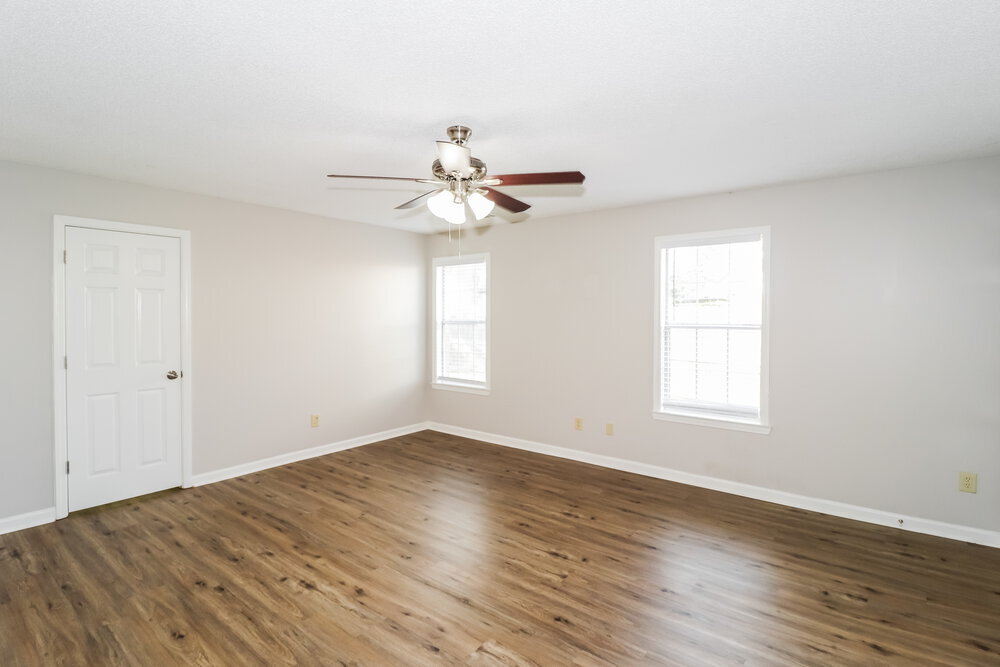 Building Photo - 6752 Oakmoor Cir S