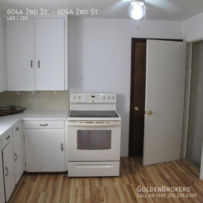 Building Photo - 604 2nd St