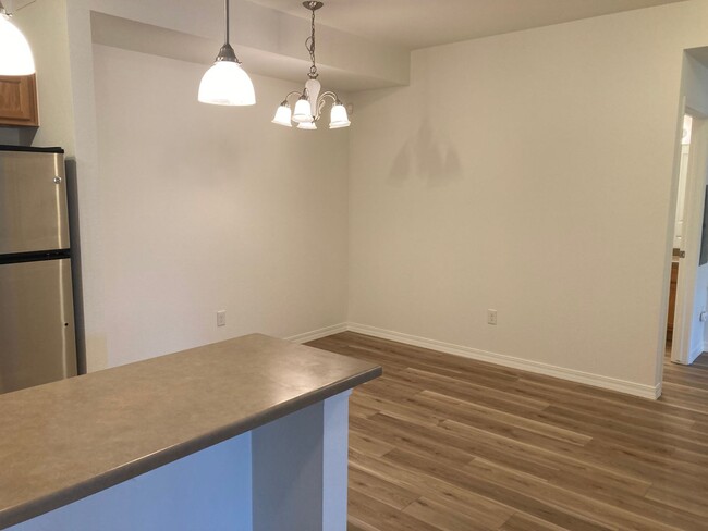 Building Photo - Stunning Modern 2 Bedroom Townhome