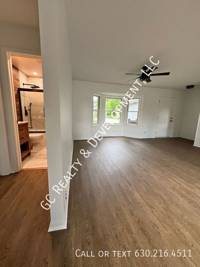 Building Photo - 1210 S Capri Terrace