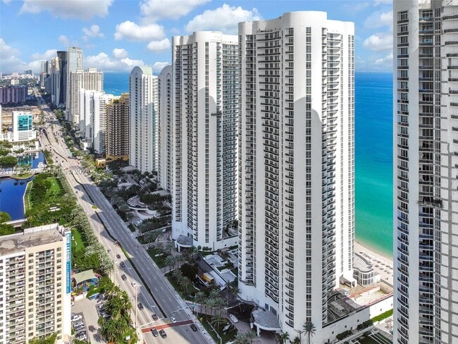 Building Photo - 15901 Collins Ave