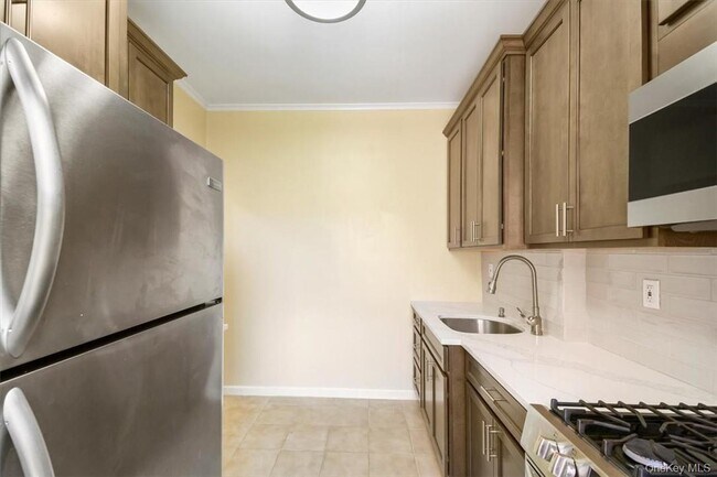 Building Photo - 663 Locust St