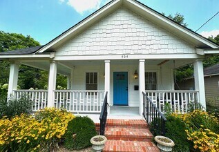 Building Photo - Gorgeous 3 Bedroom Cottage Style Home