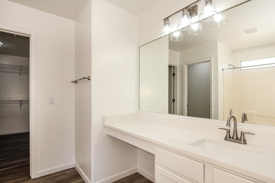 Building Photo - 2656 S 89th Ave