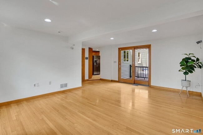 Building Photo - 228 N Granby Rd