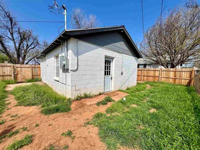 Building Photo - 2405 Bullington St