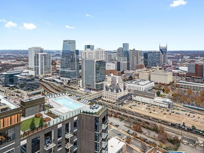 Building Photo - 1212 Demonbreun St