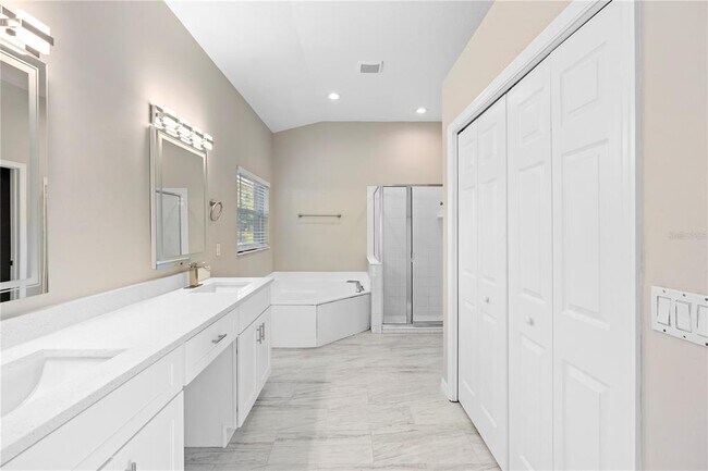 Building Photo - 9885 Montclair Cir