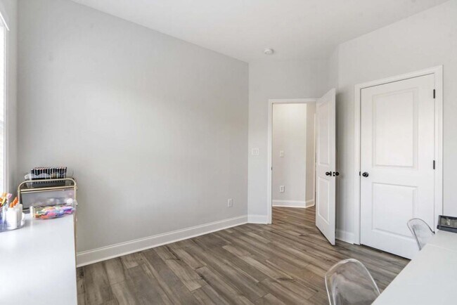 Building Photo - 2595 Whistler Wy NE