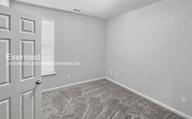 Building Photo - 3 Bed/2 Bath Home with Garage / Pet-Friendly / Available Now!