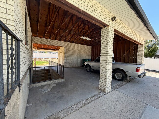 Building Photo - Beautifully Remodeled 3-Bedroom Home with Large Backyard, RV Parking & Modern Finishes in Santaqu...