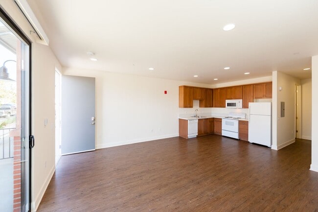 Interior Photo - Roundhouse Place