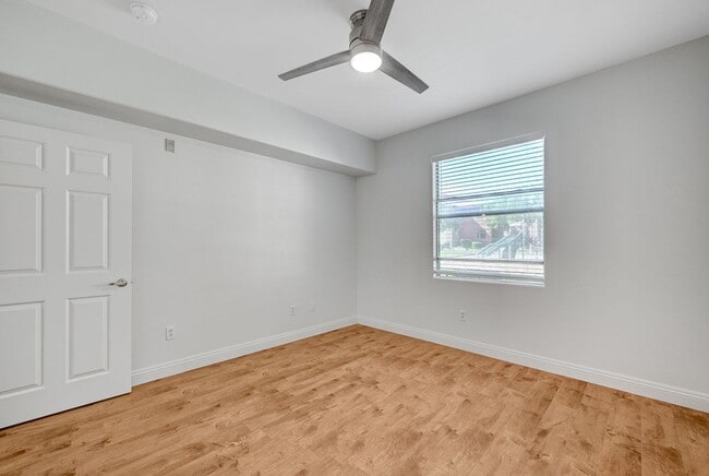 Building Photo - Stunning first floor condo with new wood floor!
