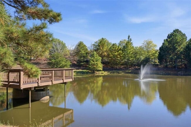 Building Photo - 9931 Mancunian Way