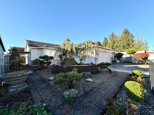 Building Photo - **$500 OFF THE FIRST MONTH'S RENT** Cozy R...