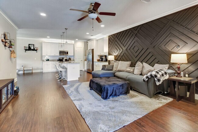 Building Photo - 2387 Belmont Dr