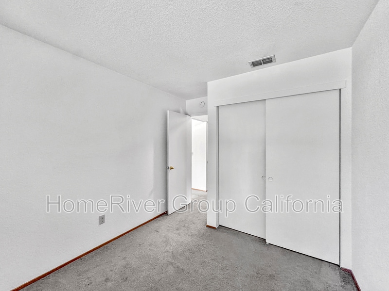 Building Photo - 8215 Bluehaven Ct