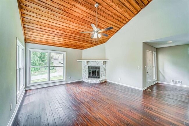 Building Photo - 2218 Woodfern Dr