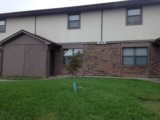 Primary Photo - 4609 W Millbrook Dr