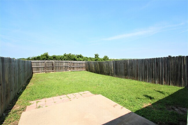 Building Photo - 417 N Blue Jay Ct
