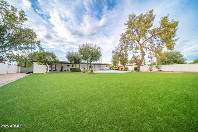 Building Photo - 11470 N 64th St