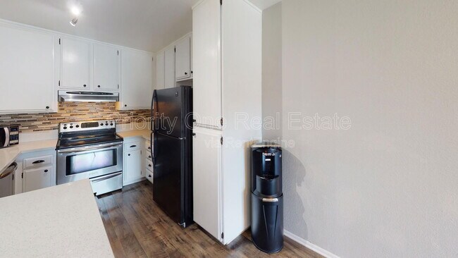 Building Photo - 10400 Caminito Cuervo