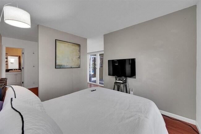 Building Photo - 1736 NW 38th St