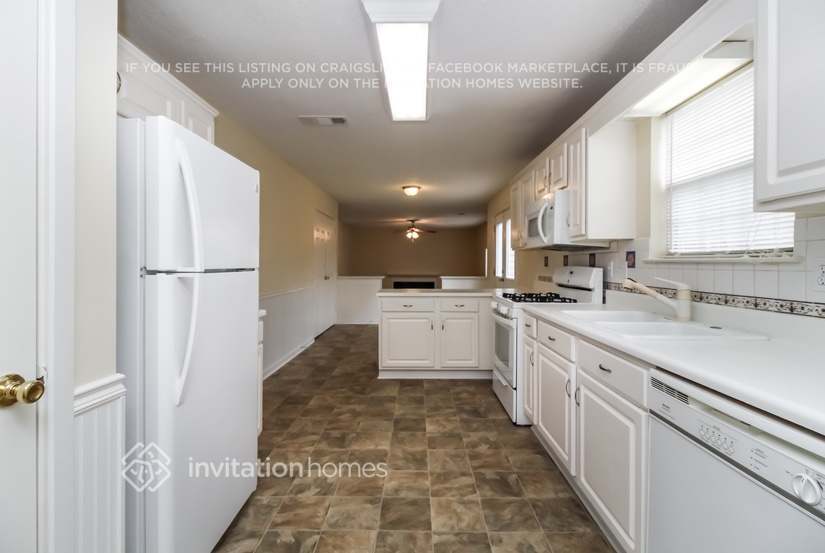 Building Photo - 7145 Pinecone Way